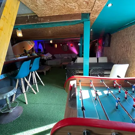 10 Personnes Another Brick Party Le Molay-Littry